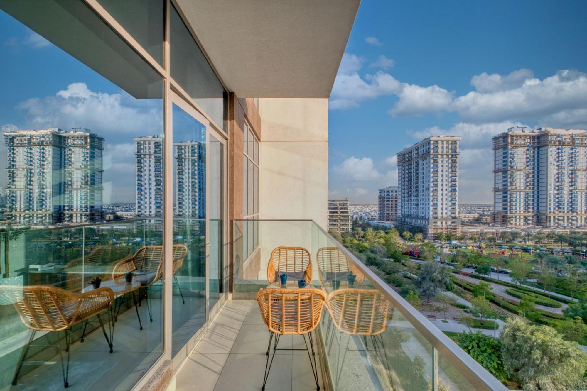 Appartement Sleek And Modern In Hills