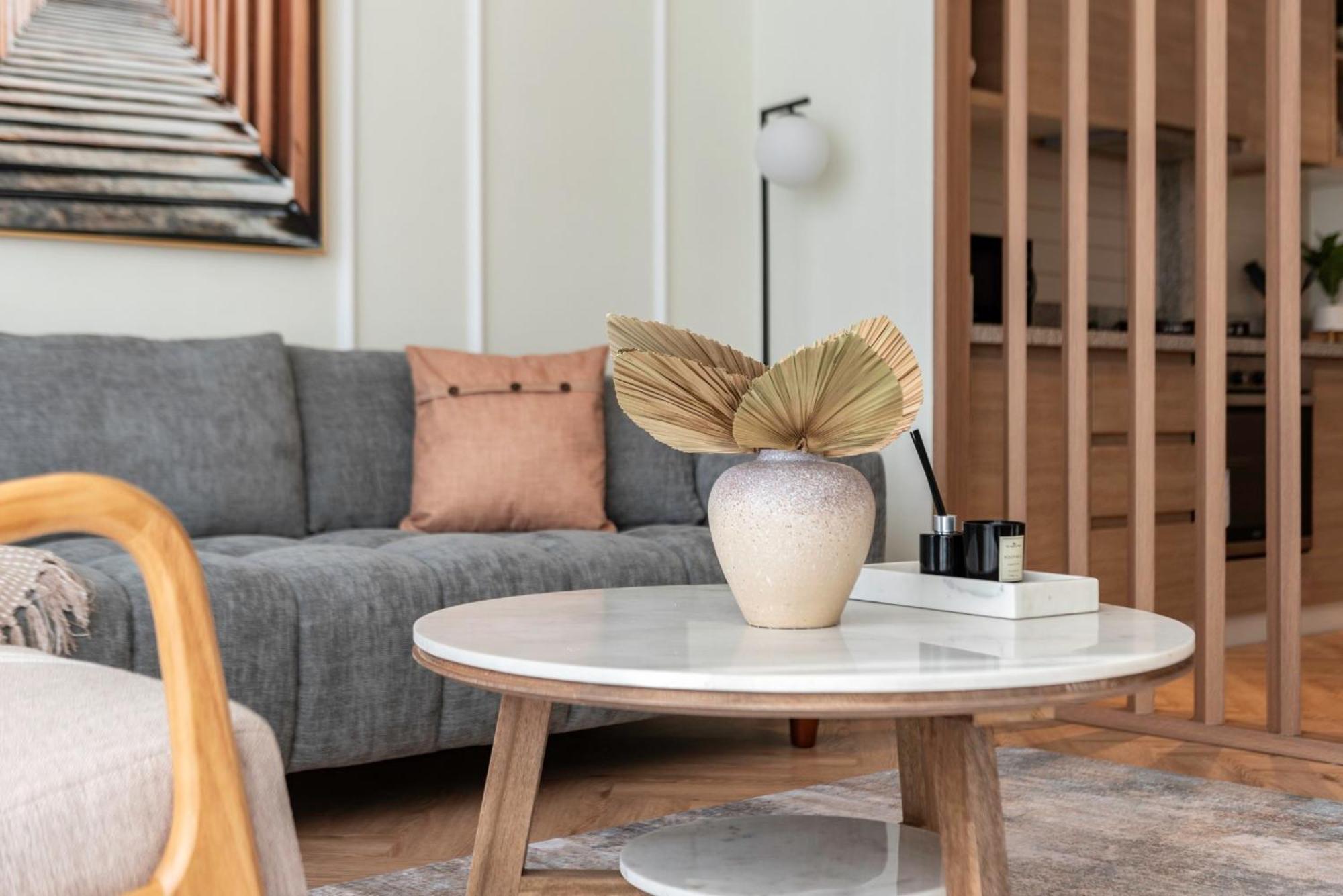 Appartement Sleek And Modern In Hills