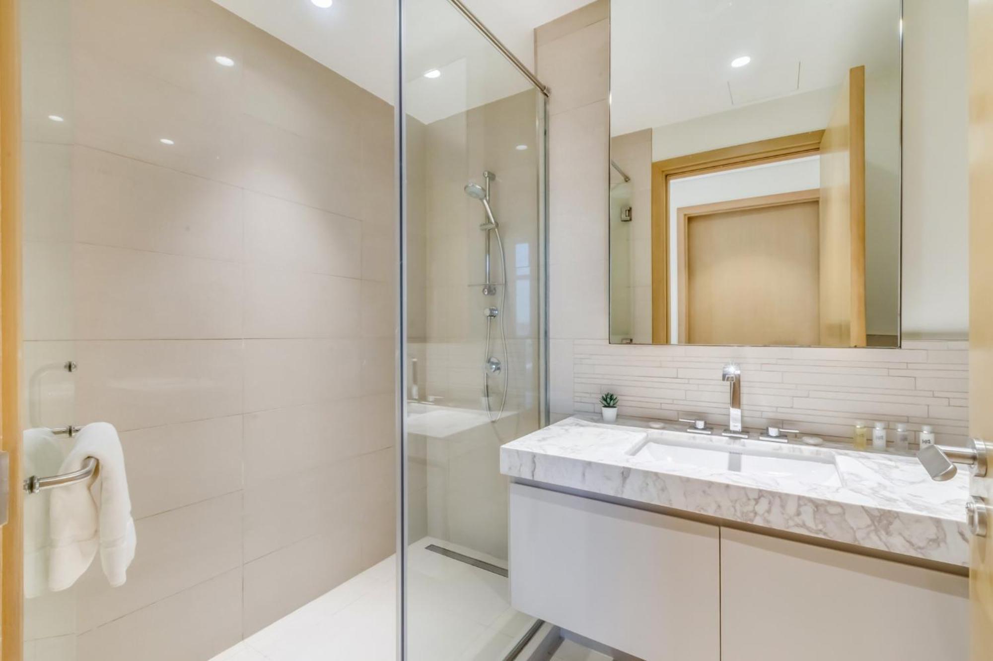 Sleek And Modern In Hills Appartement *