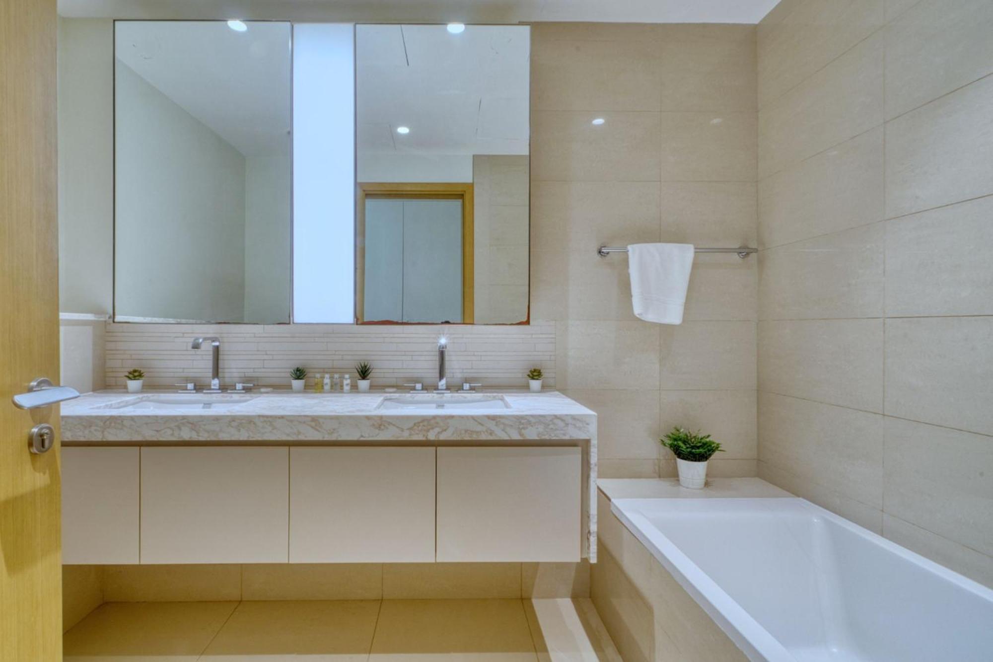 Apartment Sleek And Modern In Hills Dubai