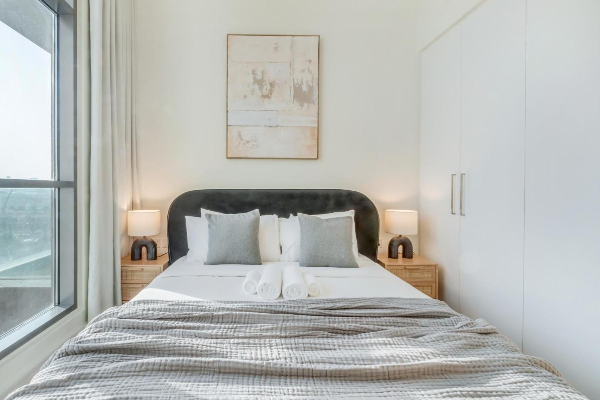Apartment Sleek And Modern In Hills Dubai