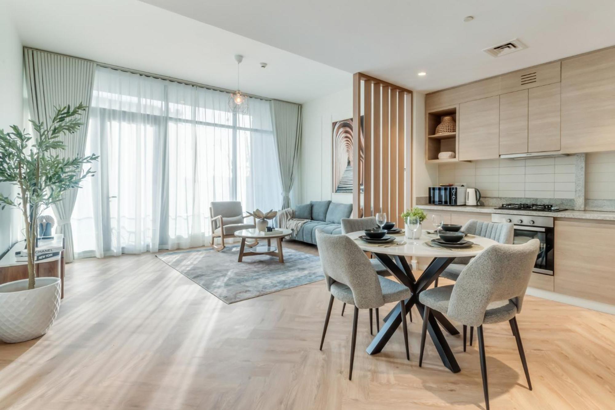 Sleek And Modern In Hills Apartment