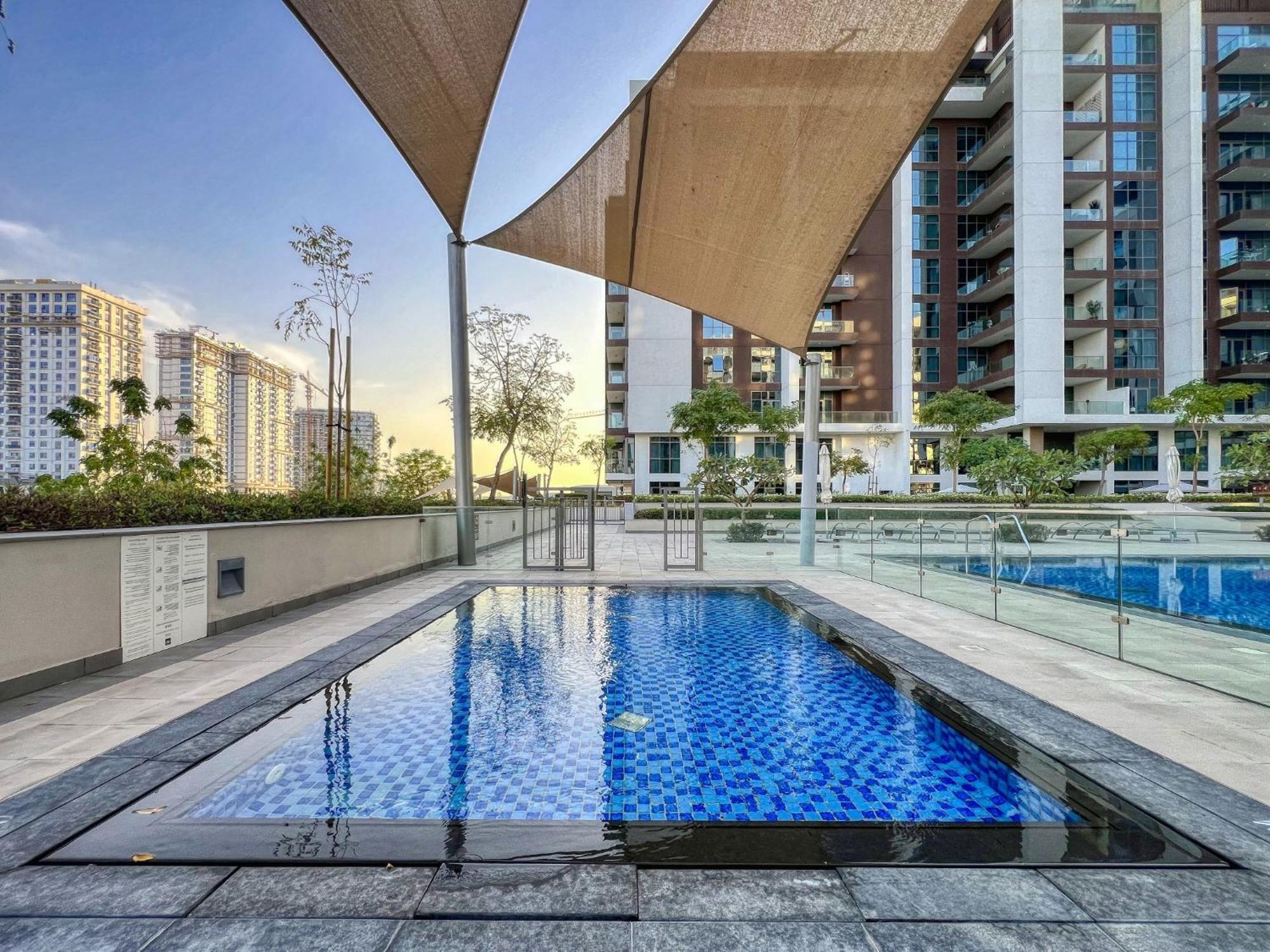 Sleek And Modern In Hills Apartment *