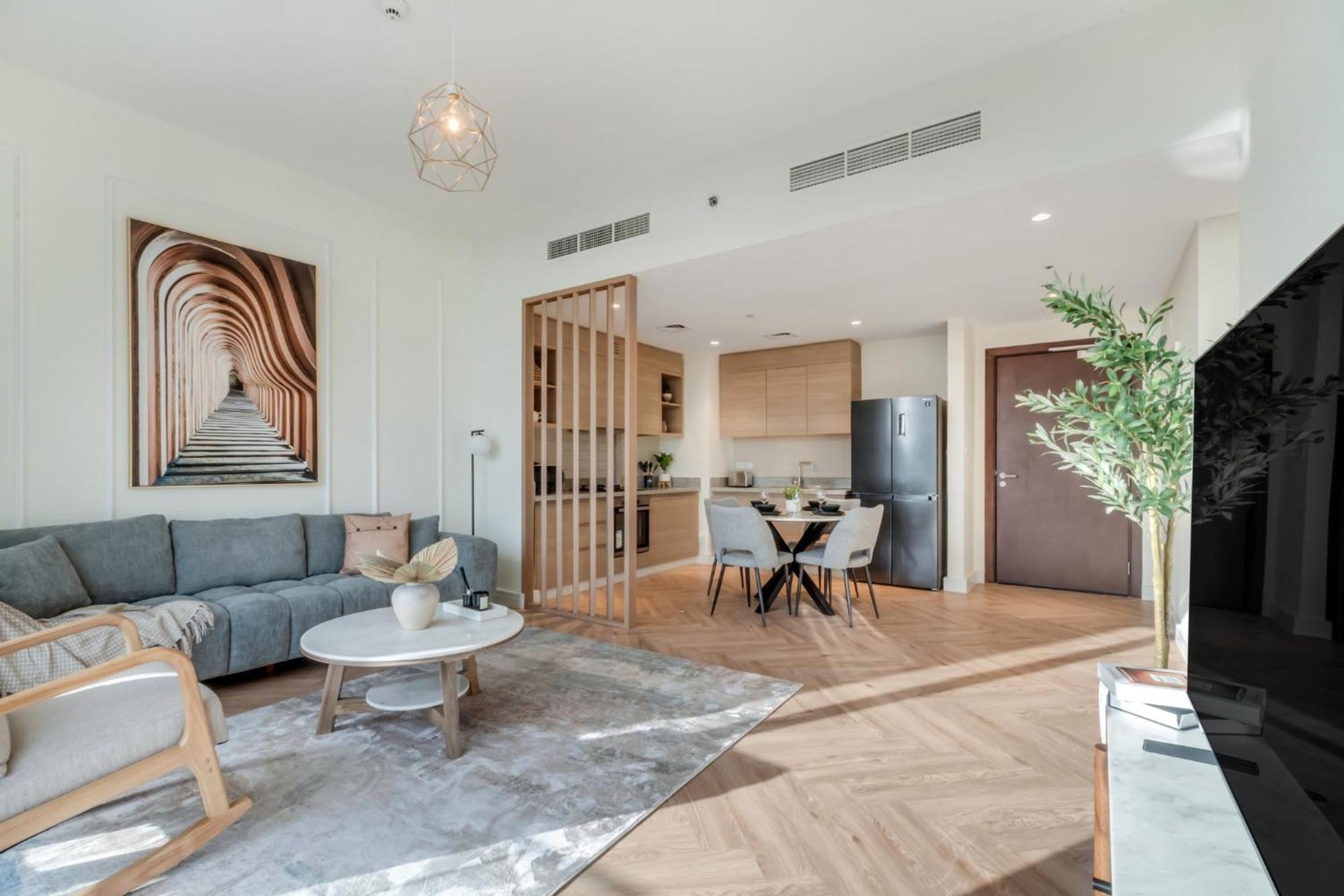 Apartment Sleek And Modern In Hills